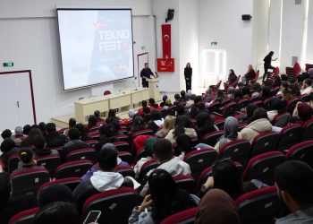 T3 Vakfı Elazığ İl Koordinatörü Sinan Koçak, FÜ İletişim Fakültesi Kariyer Günleri’nde öğrencilerle buluştu