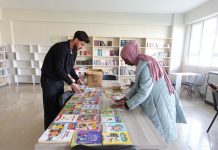 FÜ İletişim Fakültesi öğrencilerinden anlamlı proje: “Bir Raf, Bin Hayal” kütüphanesi kuruluyor