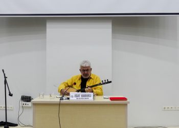 Türk Halk Müziği Sanatçısı Esat Kabaklı, İletişim Fakültesinin konuğu oldu